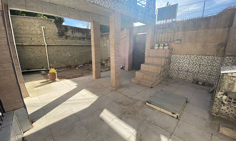 Casa De Dois Pavimen...