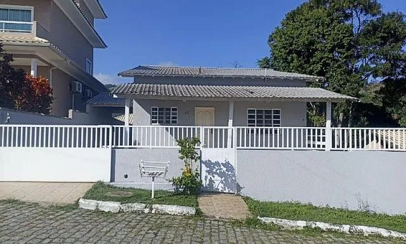 Casa Com 03 Quartos ...