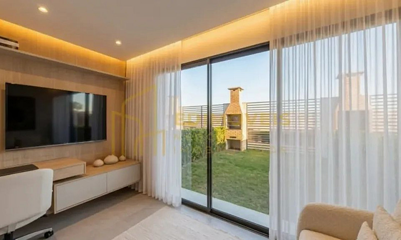 Casa Com 1 Suíte E Q...