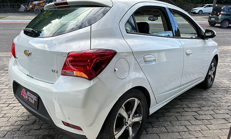 Chevrolet Onix Hatch...