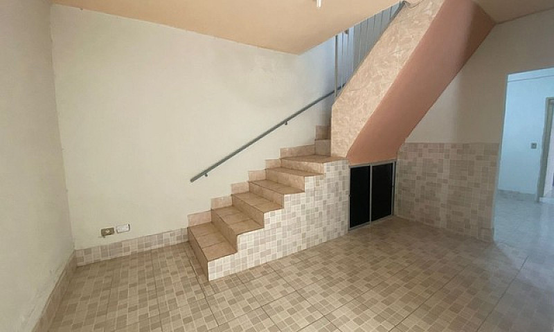 Casa De Dois Pavimen...