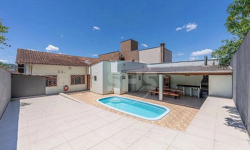 Casa Com 4 Dormitóri...