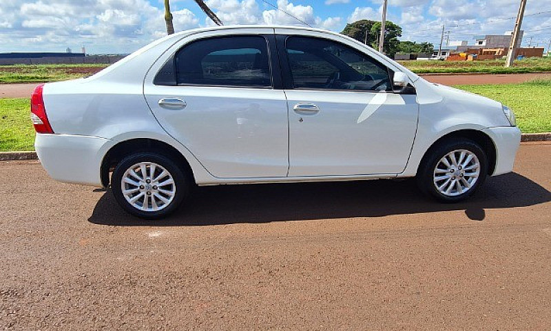 Toyota Etios Sedan X...