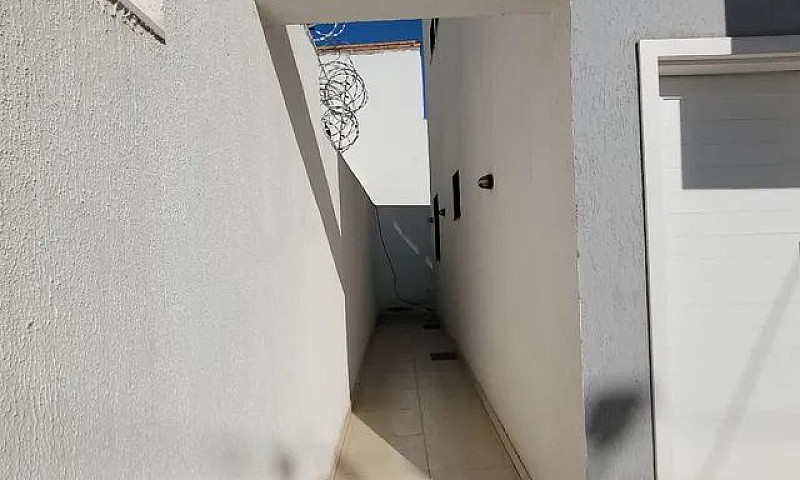 Casa A Venda Com Trê...