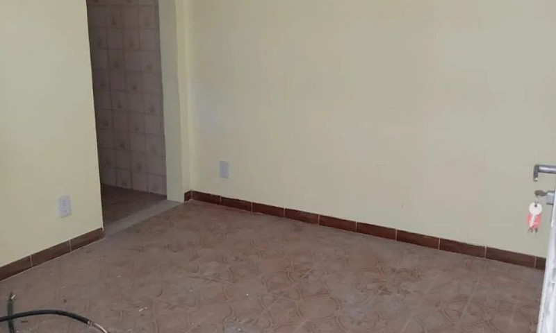 Aluga-Se Casa De 1 Q...