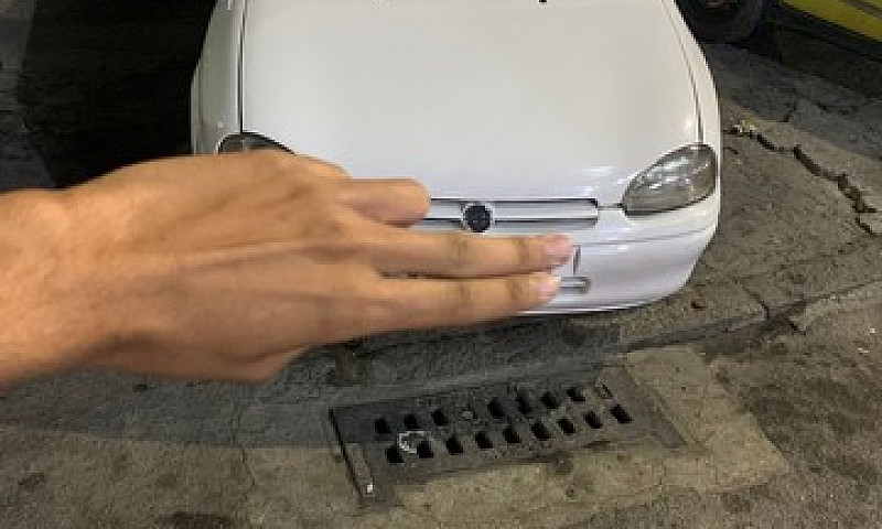 Corsa Sedã...