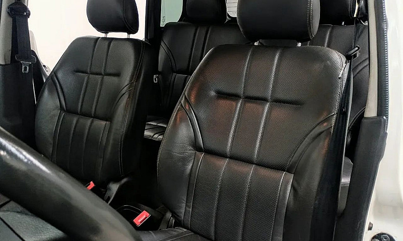 Mitsubishi Pajero Tr...