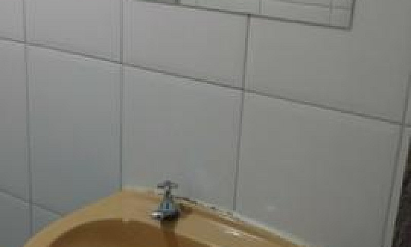 Aluga-Se 1 Quarto Em...