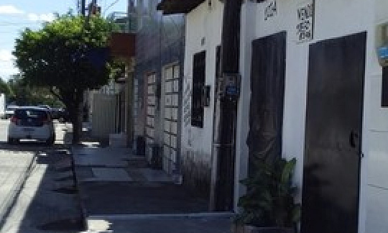 Vende-Se Casa Em Mar...