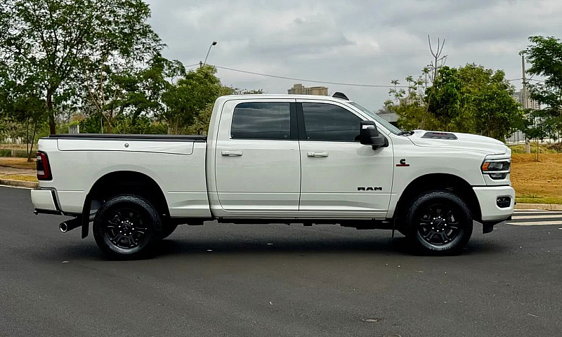 Ram 2500 Night Editi...