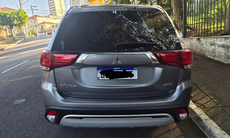 Mitsubishi Outlander...