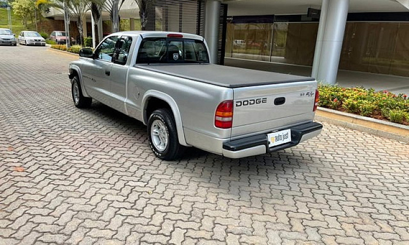 Dodge Dakota R/T V-8...