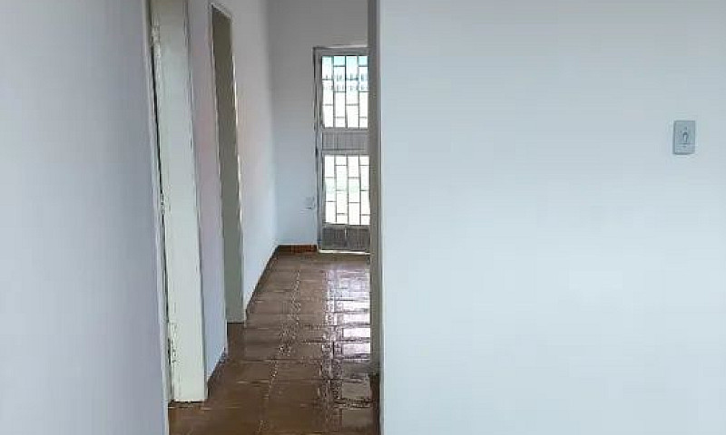 Alugo Casa Com 2 Qua...