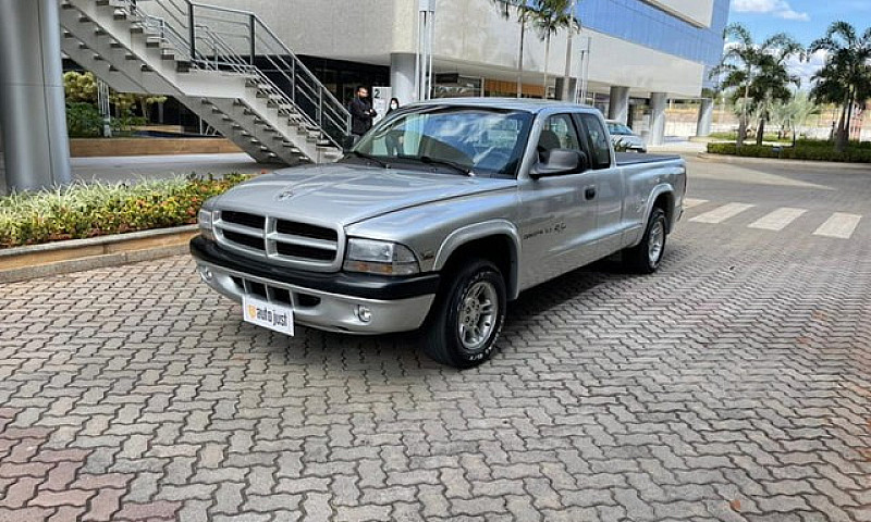 Dodge Dakota R/T V-8...