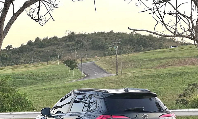 Toyota Corolla Cross...