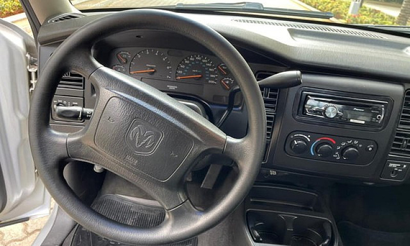 Dodge Dakota R/T V-8...