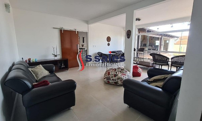 Casa Na Rua 12 De Vi...