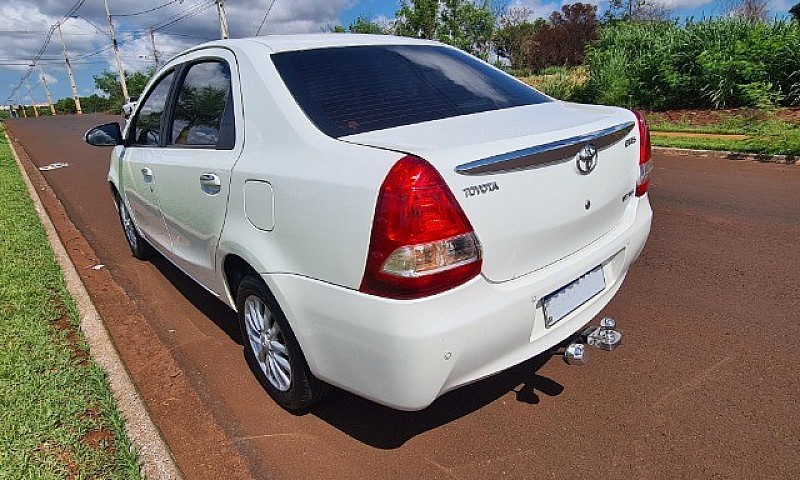 Toyota Etios Sedan X...