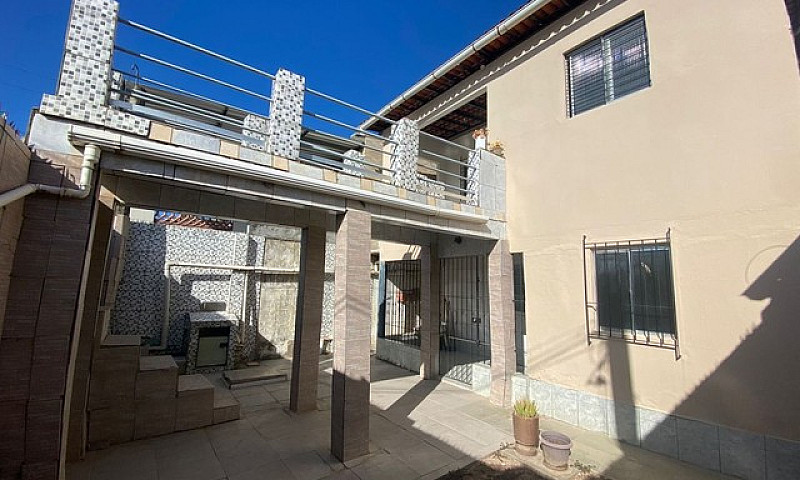 Casa De Dois Pavimen...
