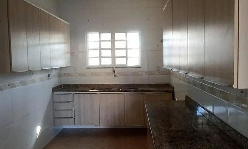 Casa Com 03 Quartos ...