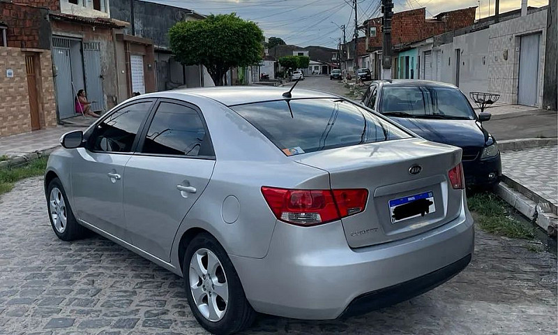 Kia Motors Cerato 1....