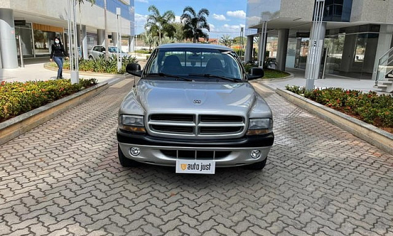 Dodge Dakota R/T V-8...