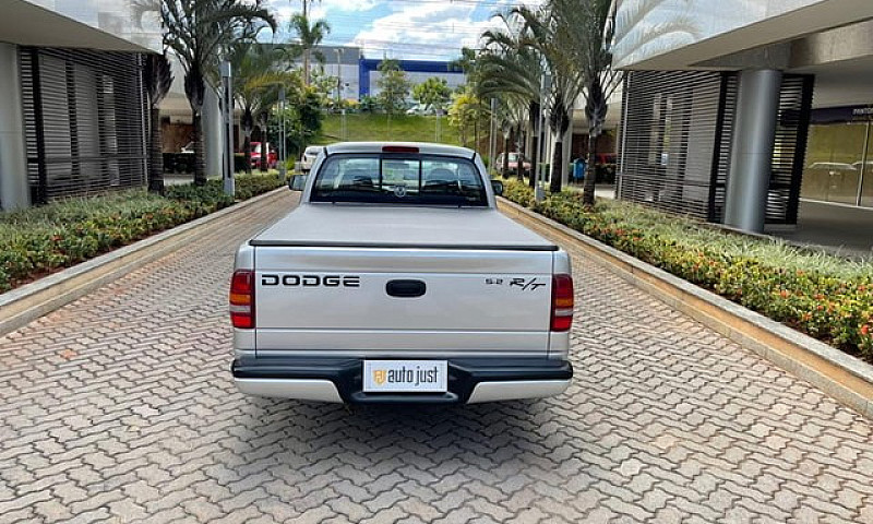 Dodge Dakota R/T V-8...