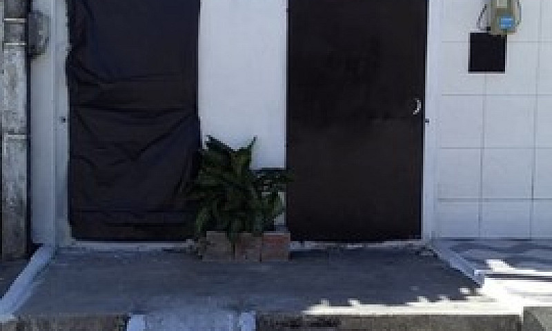 Vende-Se Casa Em Mar...