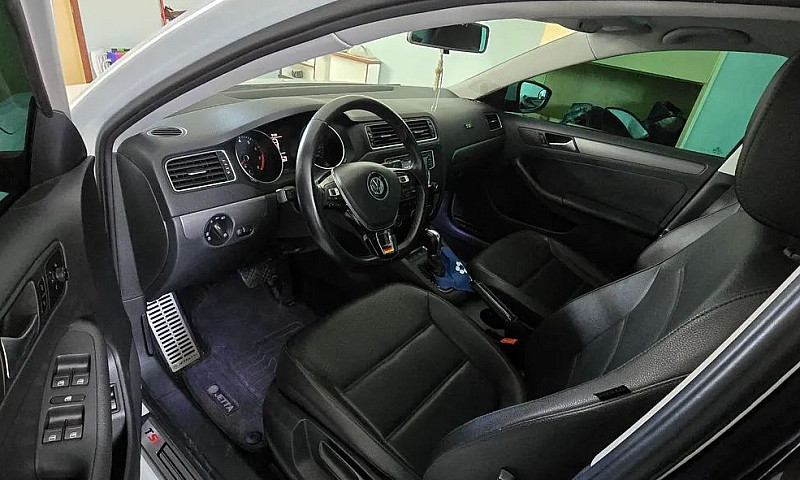 Volkswagen Jetta Com...