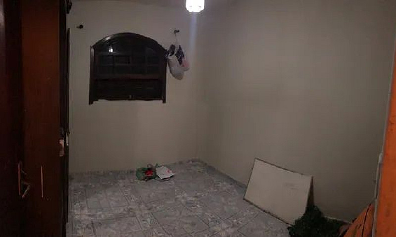 Alugo Casa Em Queima...