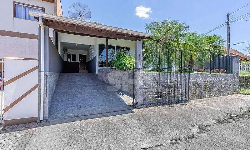 Casa Com 4 Dormitóri...