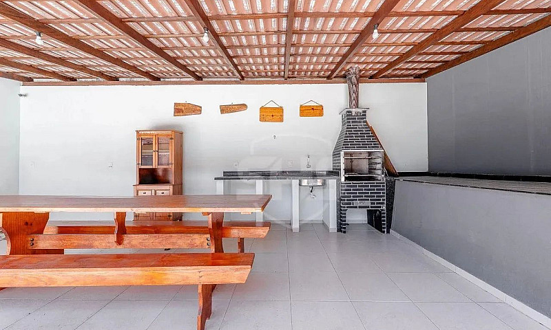 Casa Com 4 Dormitóri...