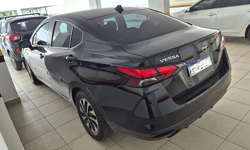 Nissan Versa Sense 1...