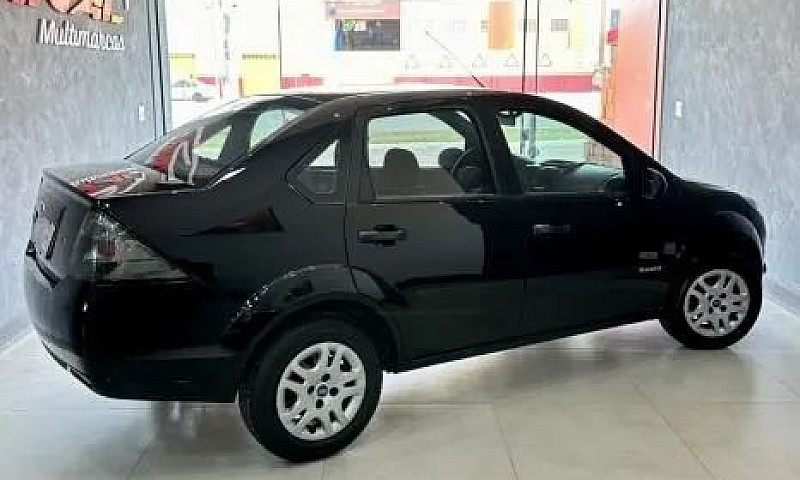 Ford Fiesta Sed. 1.6...