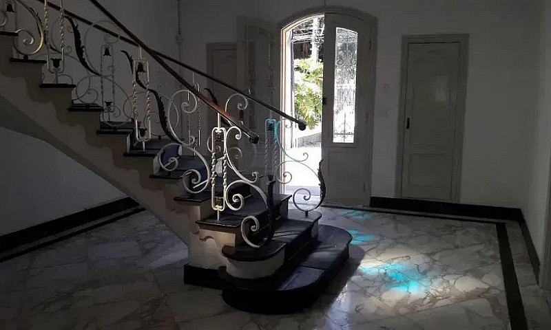Linda Casa Comercial...