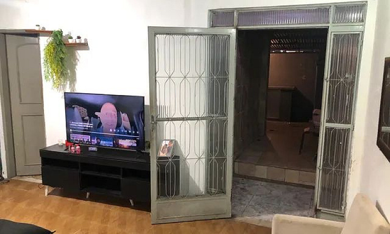 Alugo Casa Em Queima...