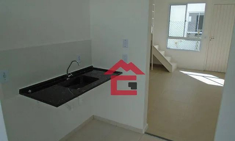 Casa Com 2 Dormitóri...