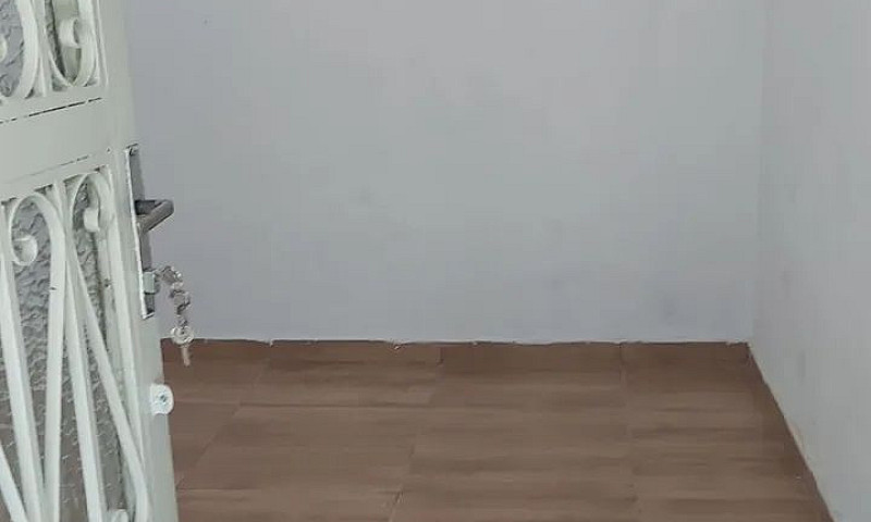 Aluga-Se Casa...