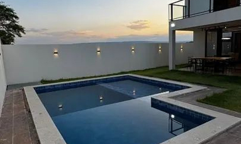 Vendo Belissima Casa...