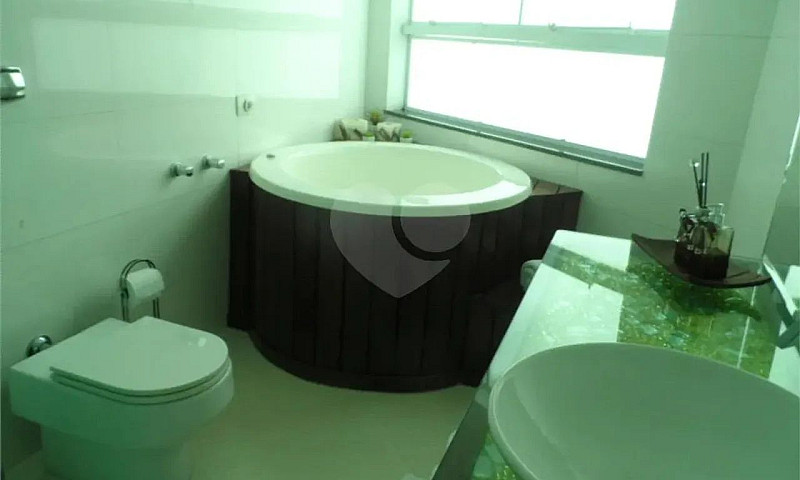 Casa Com 3 Quartos À...