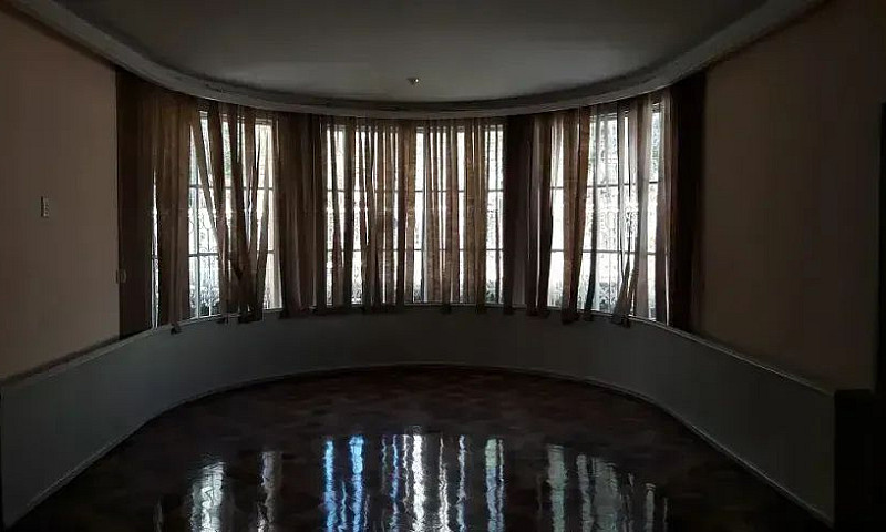 Linda Casa Comercial...