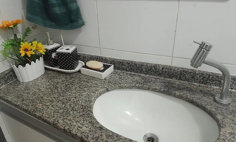 Aluga-Se Quarto Para...