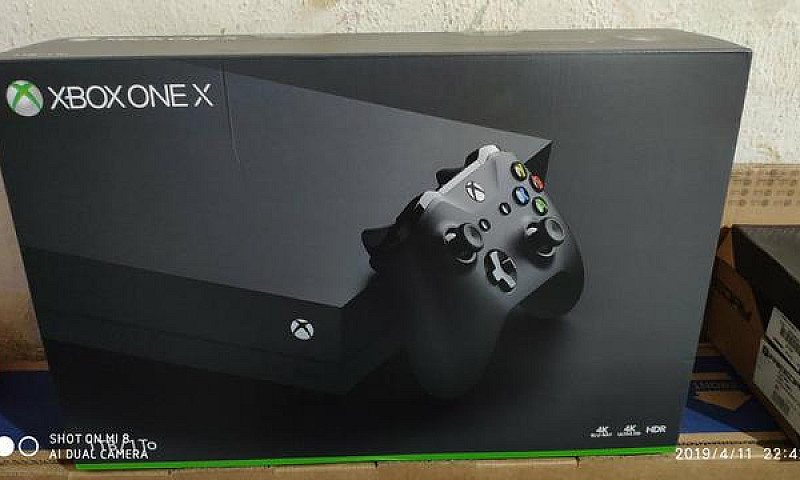 Vendo Xbox One X...