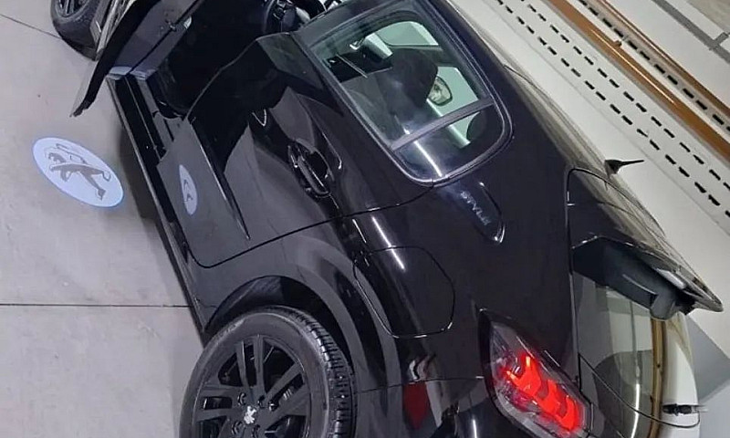 Peugeot 208 Style 1....