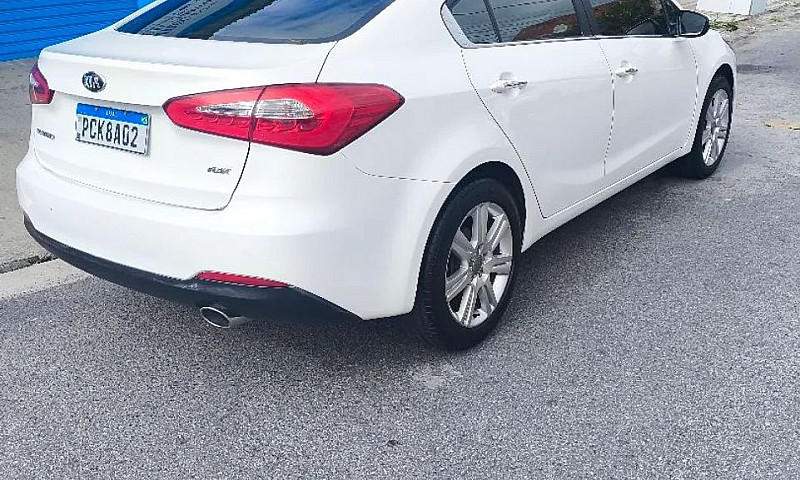 Kia Motors Cerato 1....