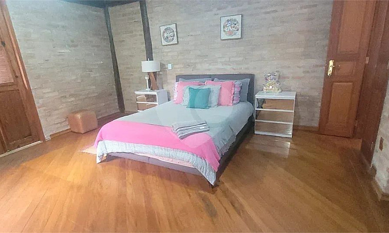 Condomínio Com 5 Qua...