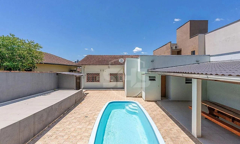 Casa Com 4 Dormitóri...