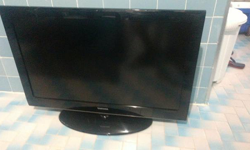 Televisão Lcd 42 Pol...