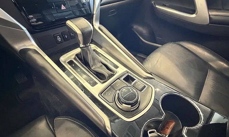 Mitsubishi Pajero Sp...