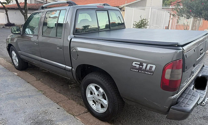 Chevrolet S10 Pick-U...